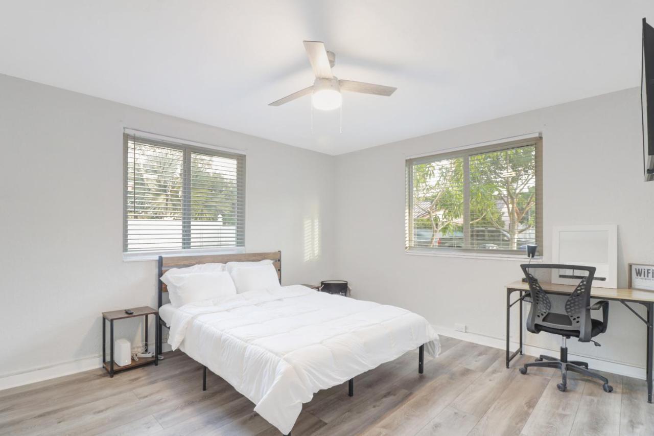 Spacious And Luxurious Home Centrally Located Between Miami And Ft. Lauderdale Miramar Exteriör bild
