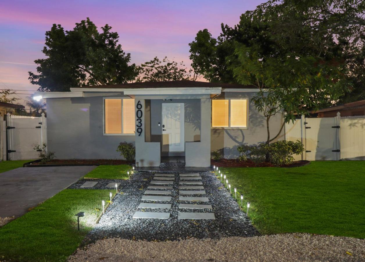 Spacious And Luxurious Home Centrally Located Between Miami And Ft. Lauderdale Miramar Exteriör bild